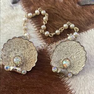 Seashell AB Stone—Gold and Pearl Shell sweaterclip